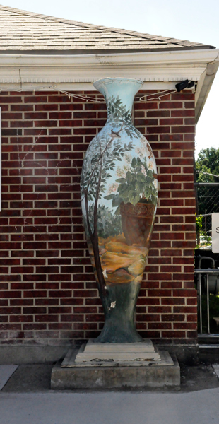 A giant painted vase in Roseville, Ohio